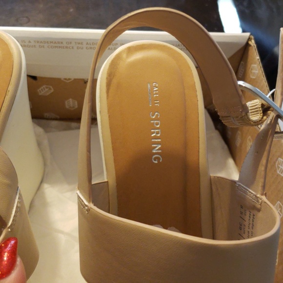 Womens wedges/ $firm - Picture 6 of 7